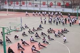 塔克突破妙传 孙铭徽压哨三分命中